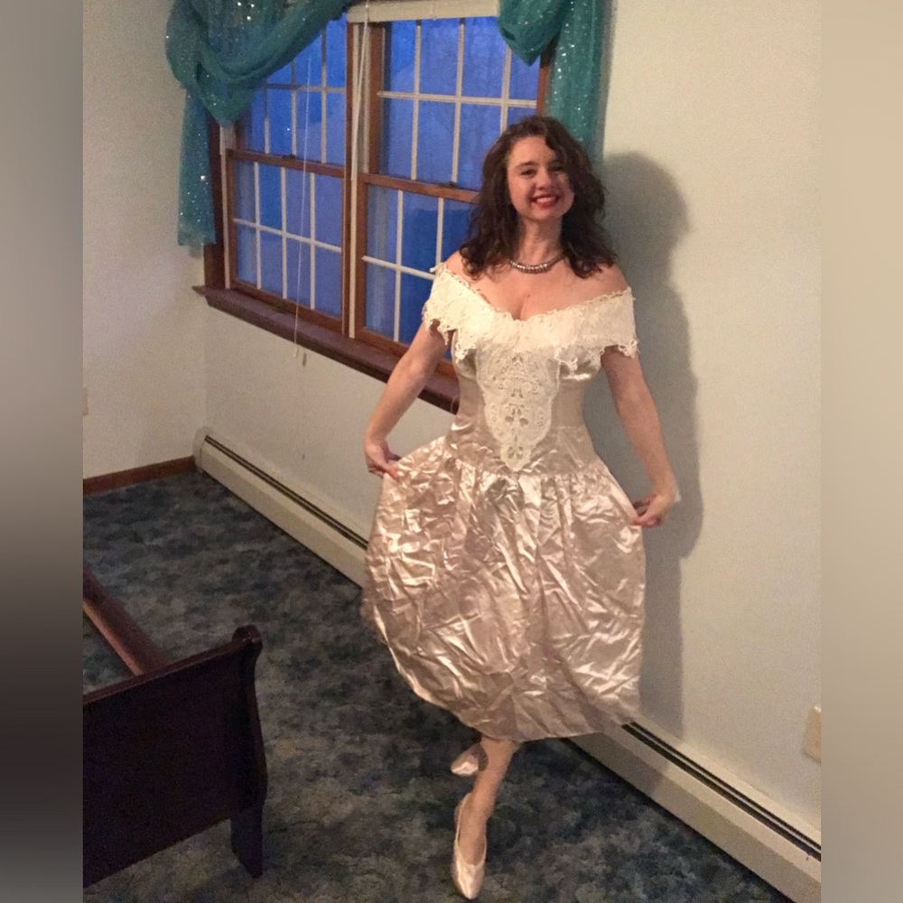 Amazing 90’s Jessica McClintock pink prom dress. Ignore the wrinkles and look!